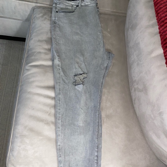 Fashion Nova Denim - Women’s Fashion Nova (curve) light grey distressed denim jeans. Sz: 20